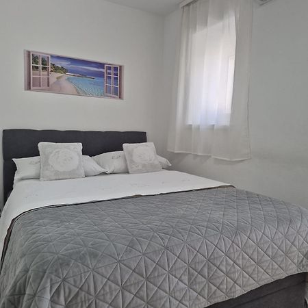 Room Near The Center سبليت المظهر الخارجي الصورة