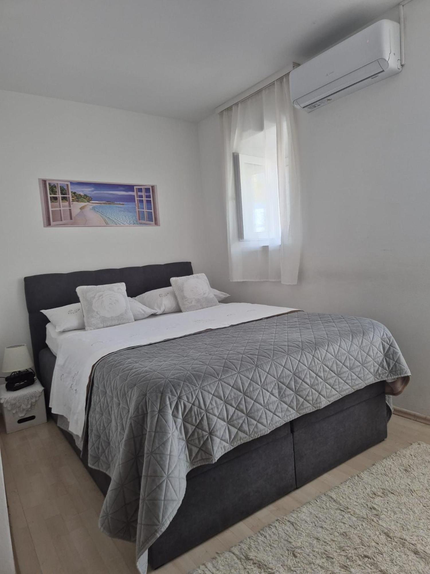 Room Near The Center سبليت المظهر الخارجي الصورة