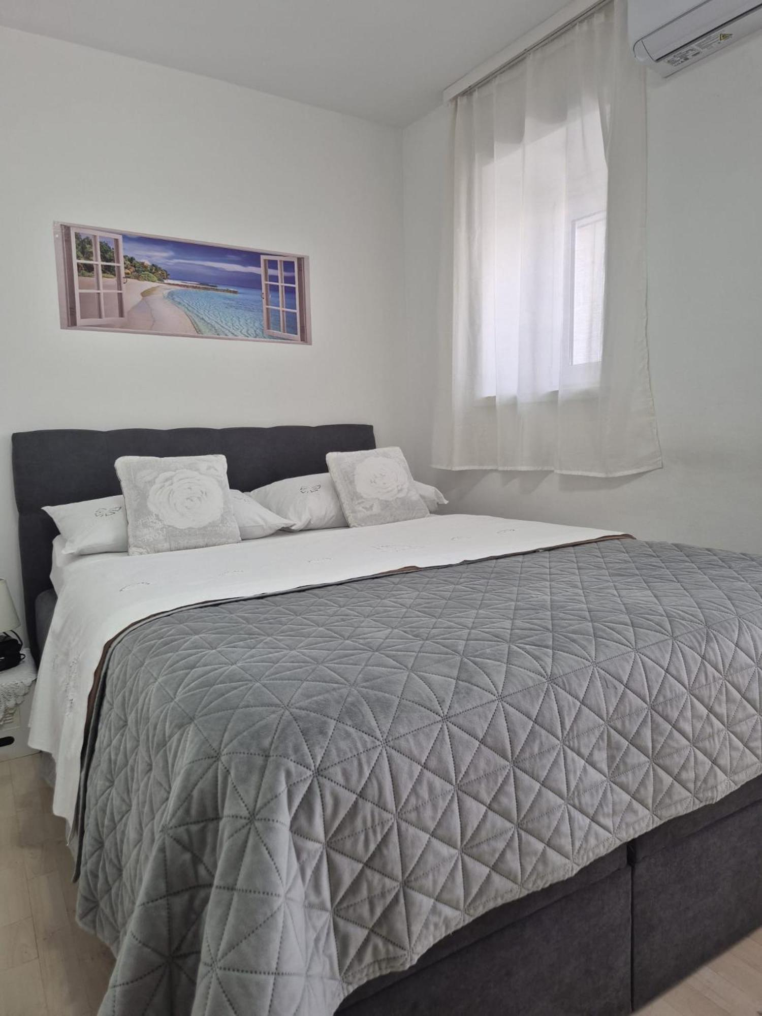 Room Near The Center سبليت المظهر الخارجي الصورة